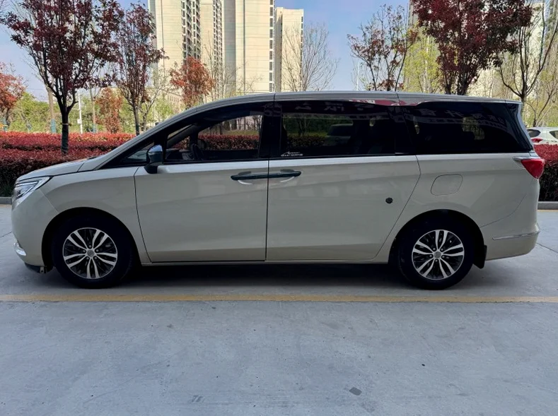 别克GL8 后面外观二