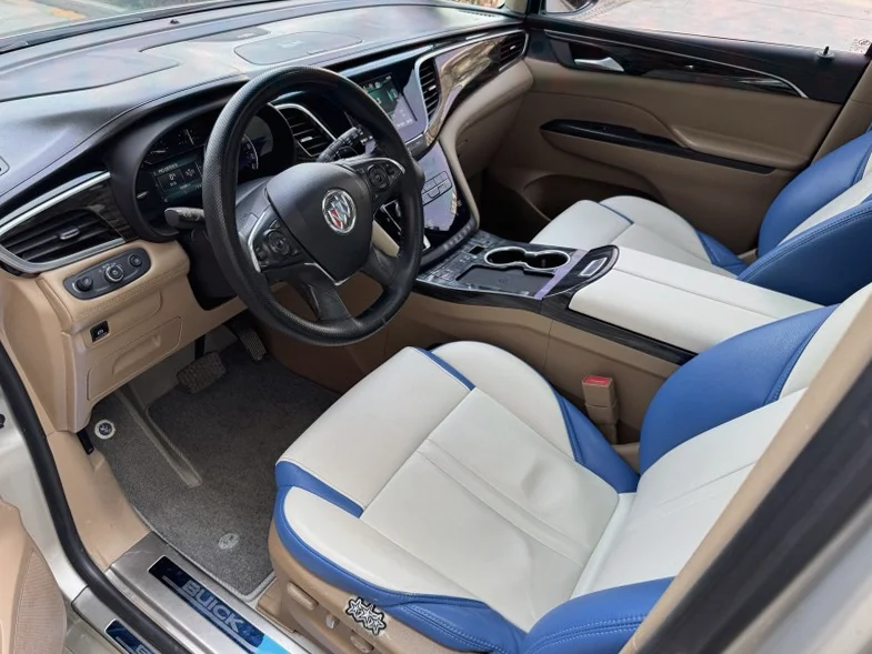 别克GL8 后面外观三