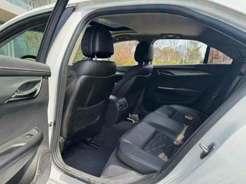 凯迪拉克ATS-L 后面外观一