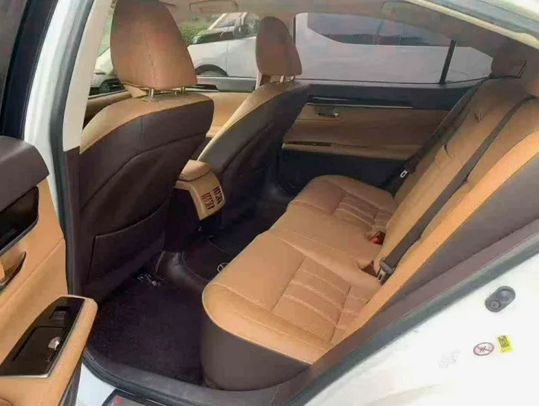 雷克萨斯ES 后面外观一