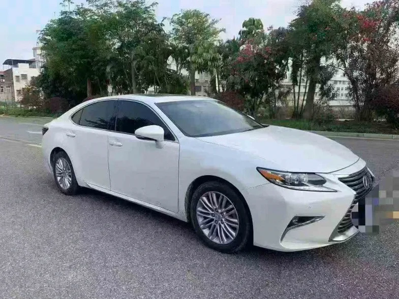 雷克萨斯ES 正面外观三