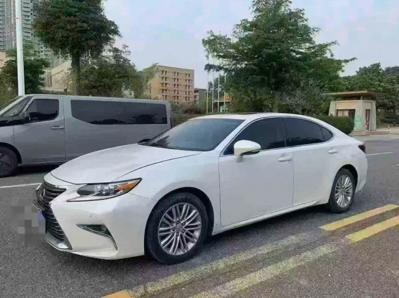 雷克萨斯ES 正面外观二