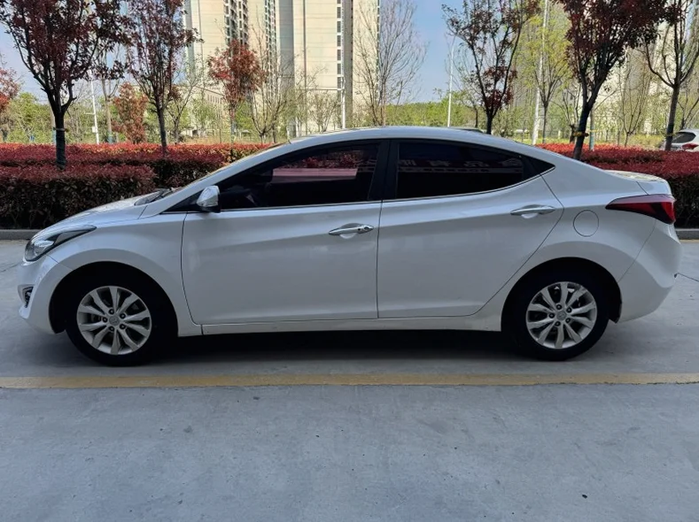 现代朗动 后面外观一