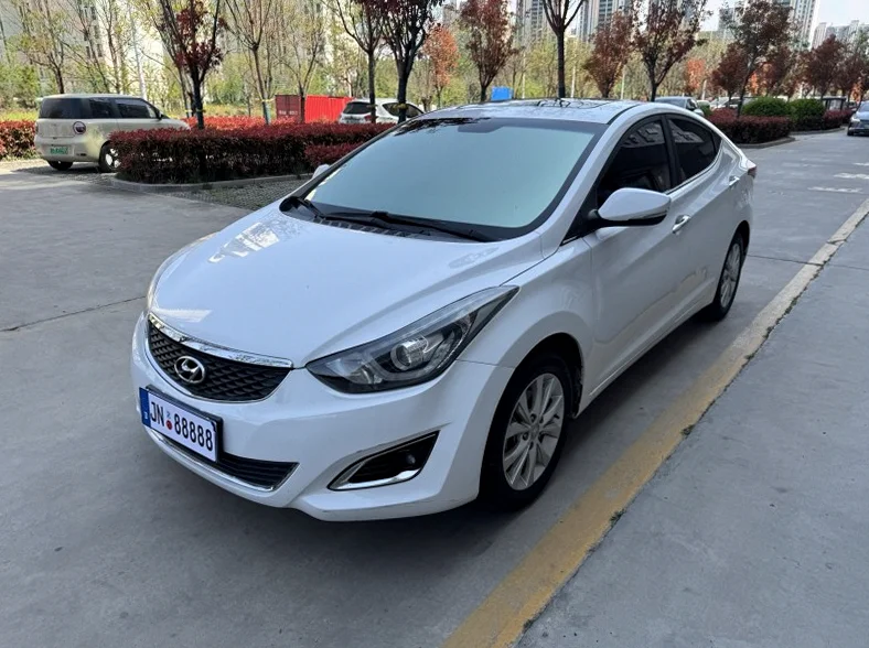 现代朗动 正面外观二