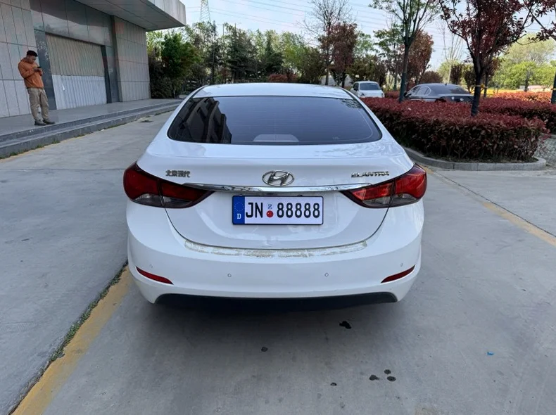 现代朗动 内饰后排