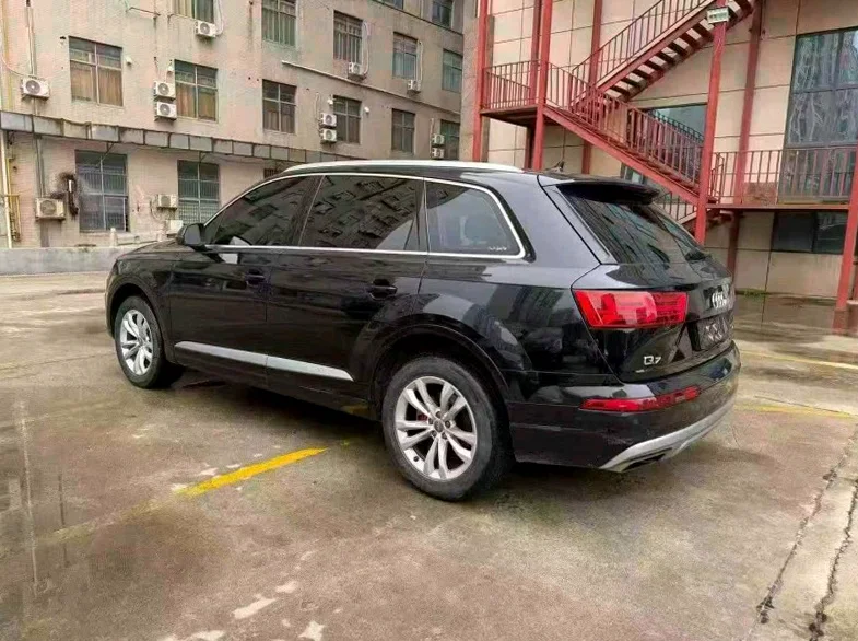 奥迪Q7 内饰前排