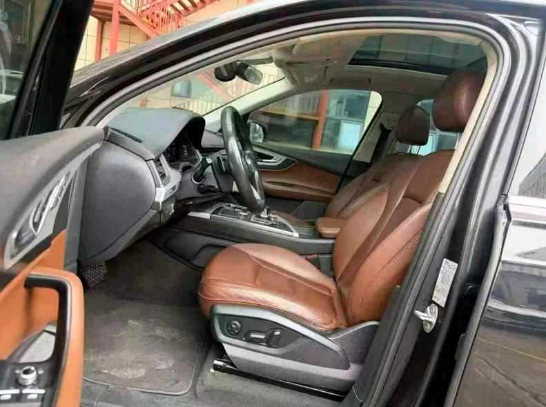 奥迪Q7 后面外观三