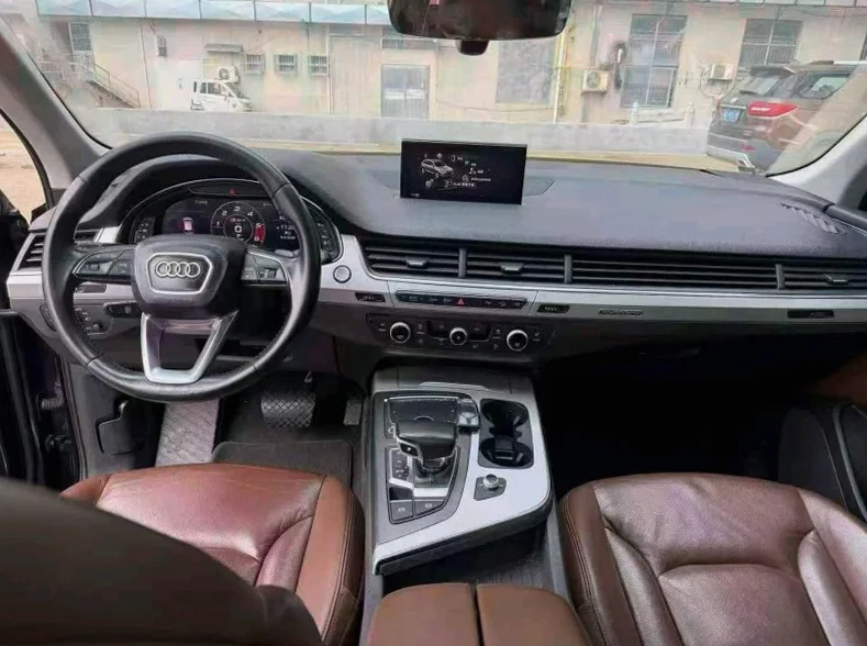 奥迪Q7 后面外观一