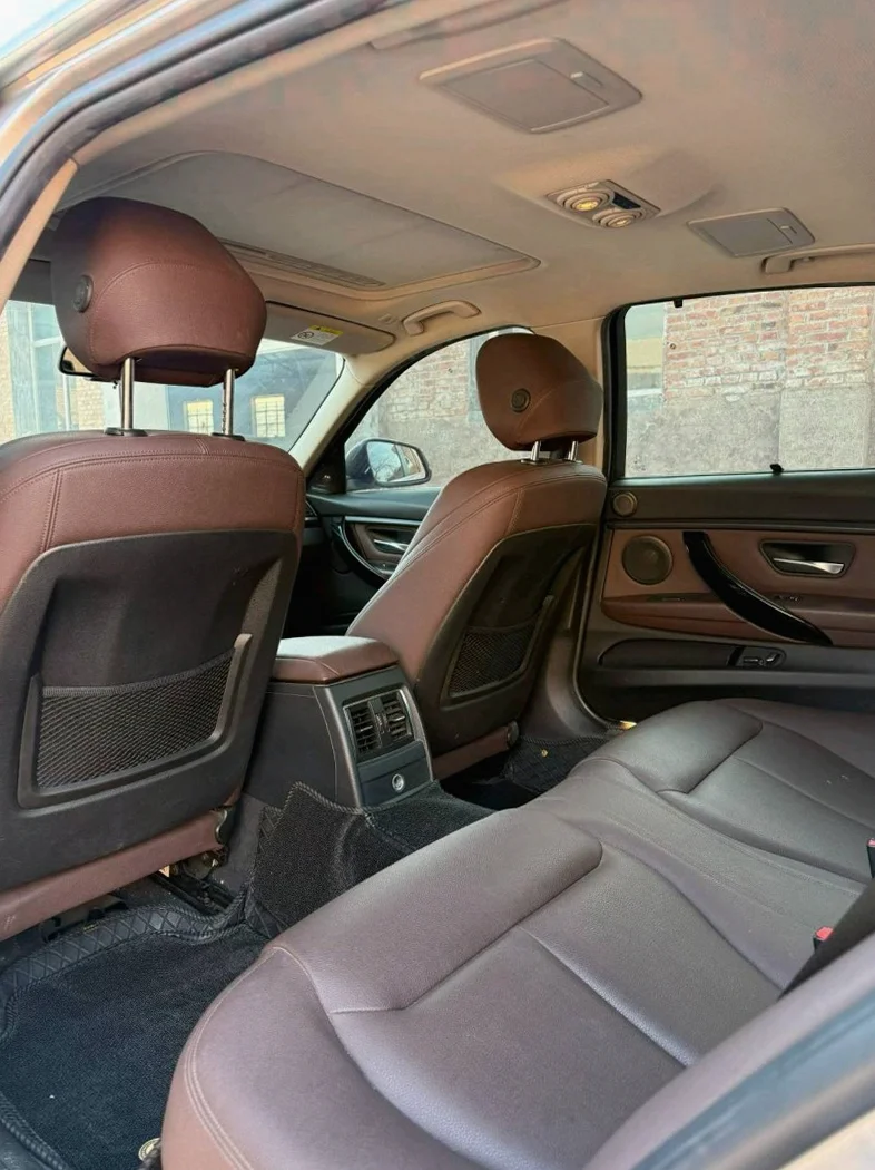 宝马3系 后面外观一