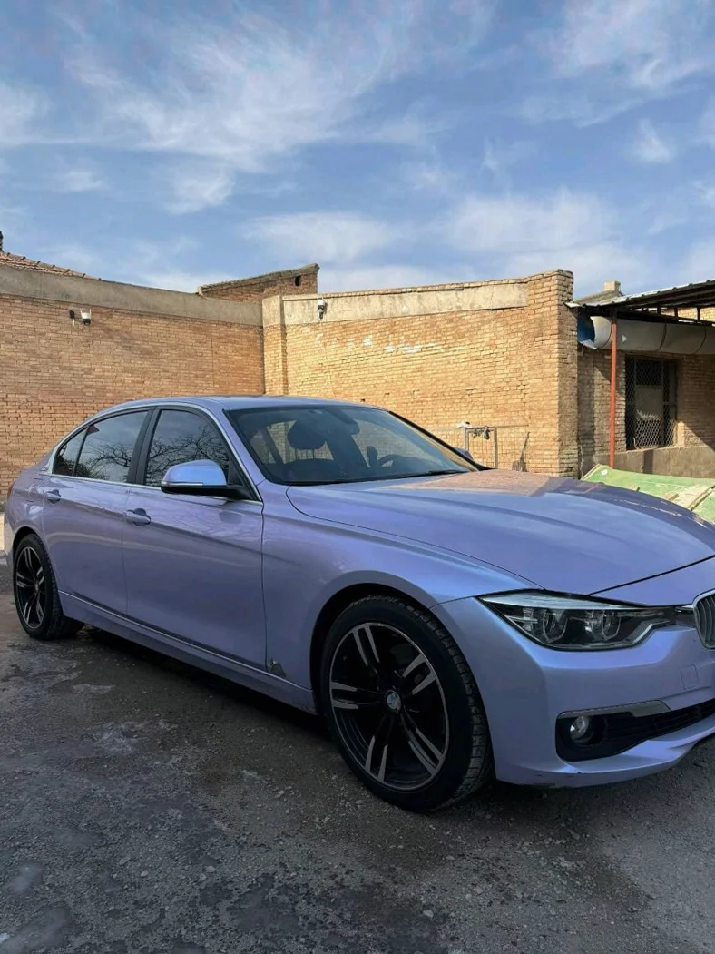 宝马3系 正面外观二