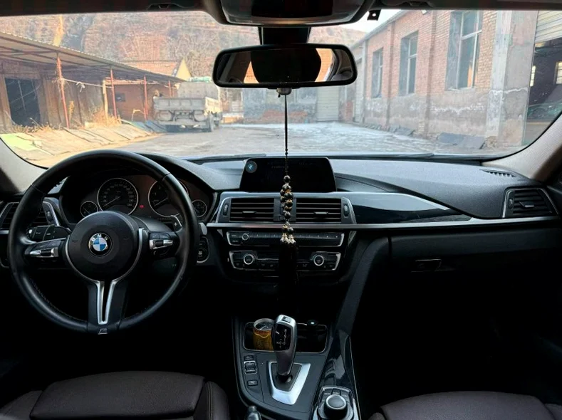 宝马3系 后面外观二