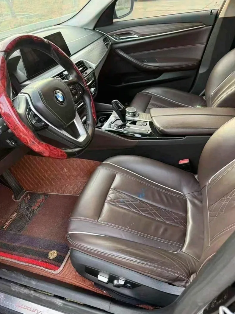 宝马5系 后面外观一