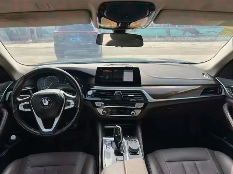 宝马5系 后面外观三