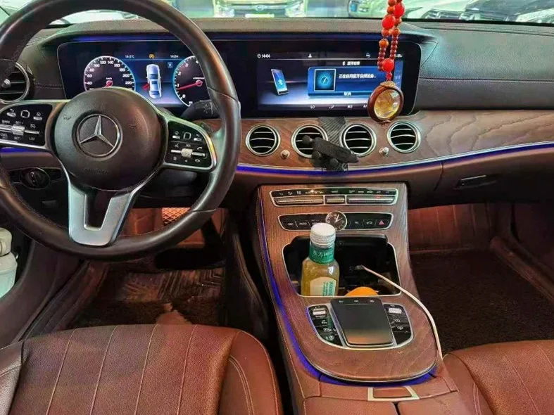 奔驰E 后面外观二