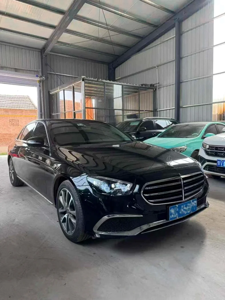 奔驰E 正面外观三