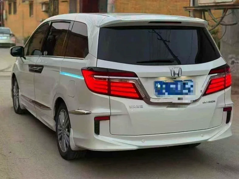 本田艾力绅 内饰前排