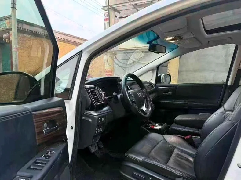 本田艾力绅 后面外观一