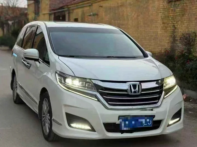 本田艾力绅 正面外观二