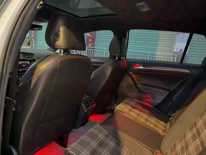 大众高尔夫 后面外观一