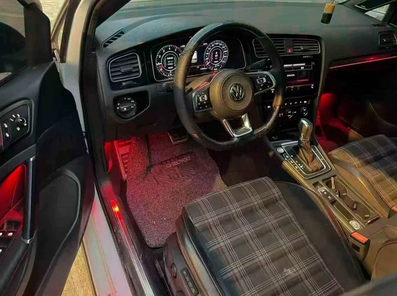 大众高尔夫 后面外观二