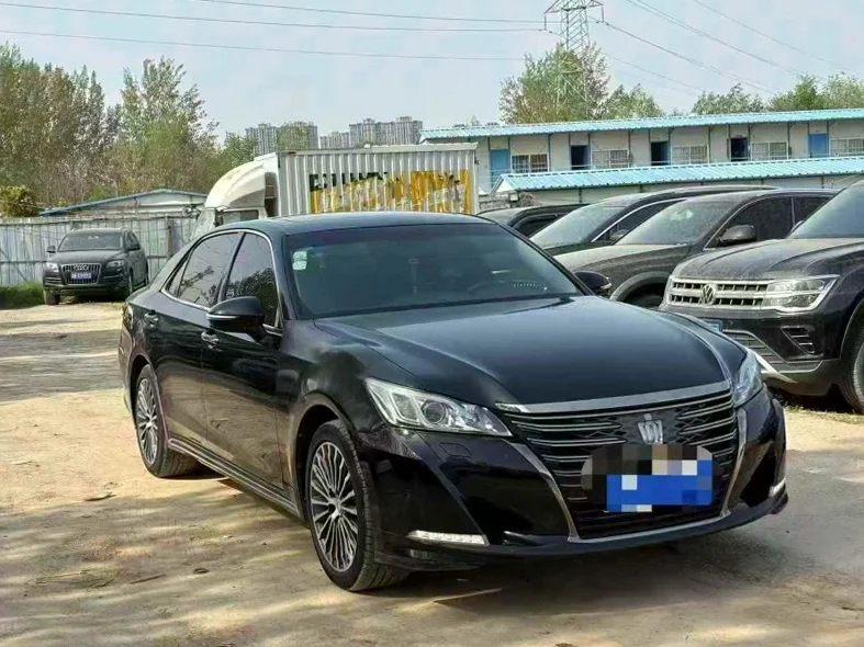 丰田皇冠 正面外观二