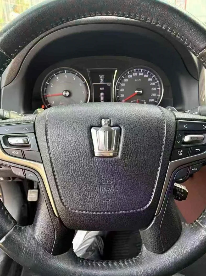 丰田皇冠 内饰前排