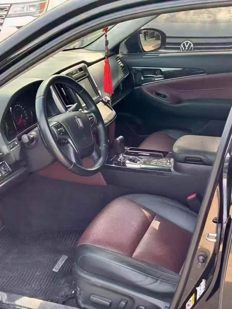 丰田皇冠 后面外观三