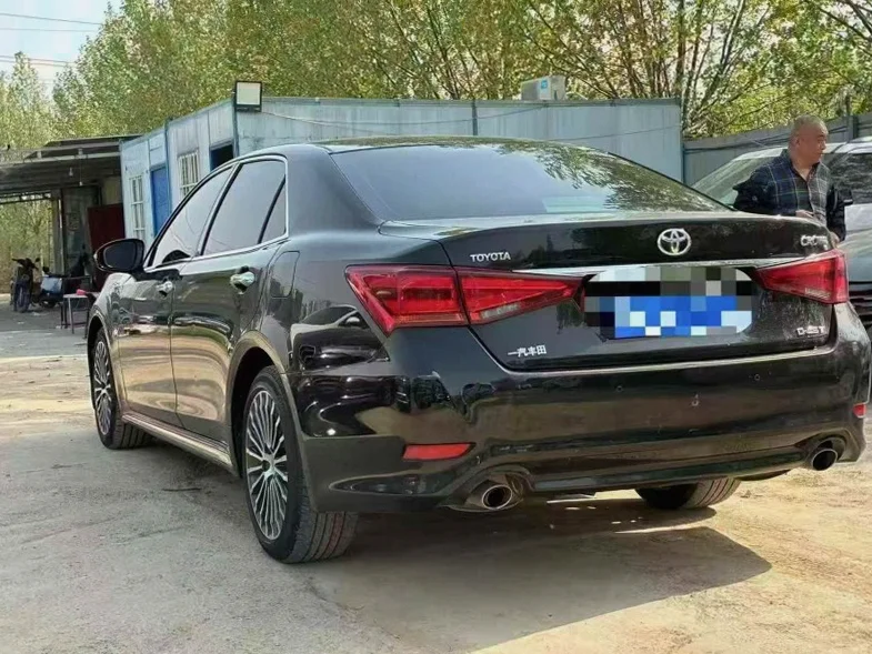 丰田皇冠 驾驶室