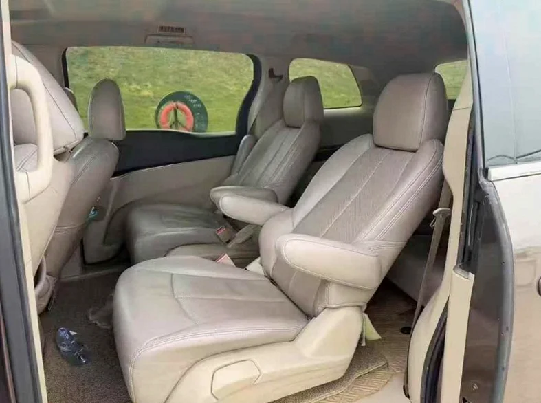 别克GL8 后面外观一