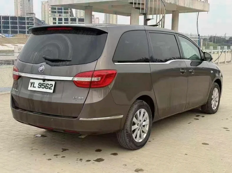 别克GL8 内饰前排