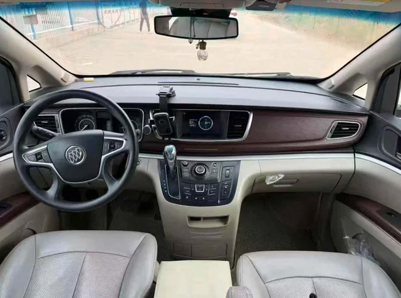 别克GL8 后面外观二