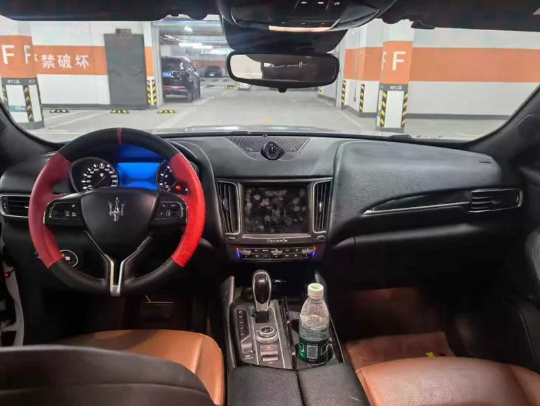 玛莎拉蒂Levante 后面外观一