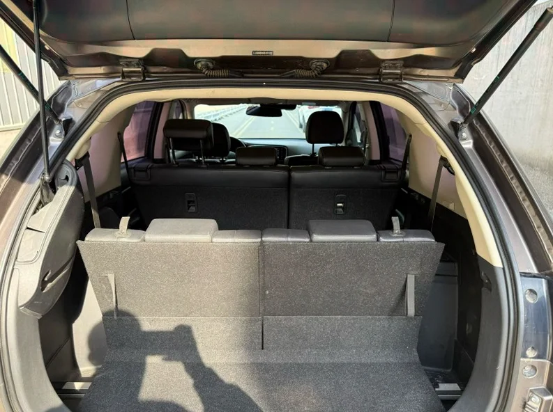 三菱欧蓝德 后面外观二