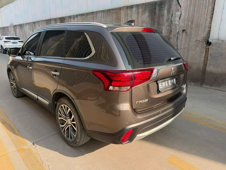 三菱欧蓝德 正面外观三