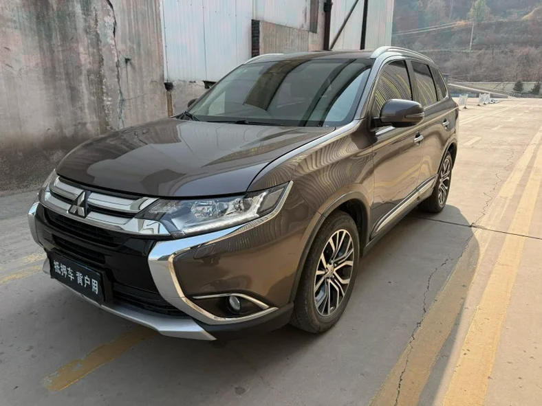 三菱欧蓝德 正面外观二