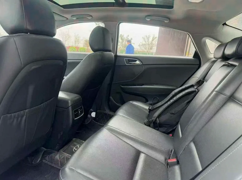 现代名图 后面外观二