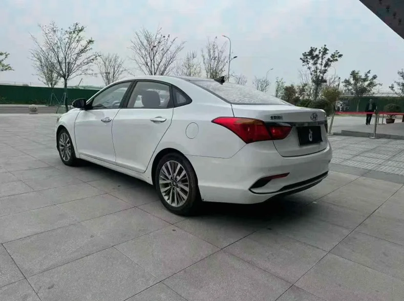 现代名图 内饰后排