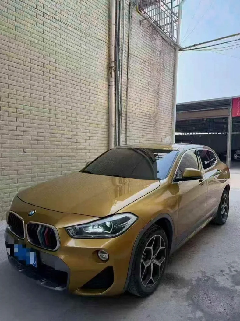 宝马X2 正面外观三