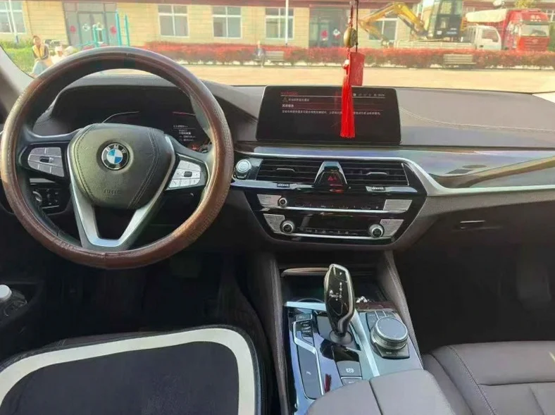 宝马5系 后面外观三