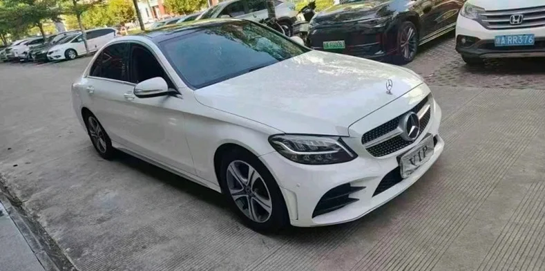 奔驰C 正面外观二