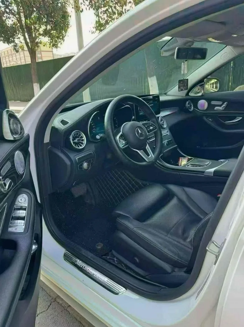 奔驰C 后面外观二