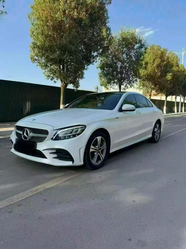 奔驰C 正面外观二