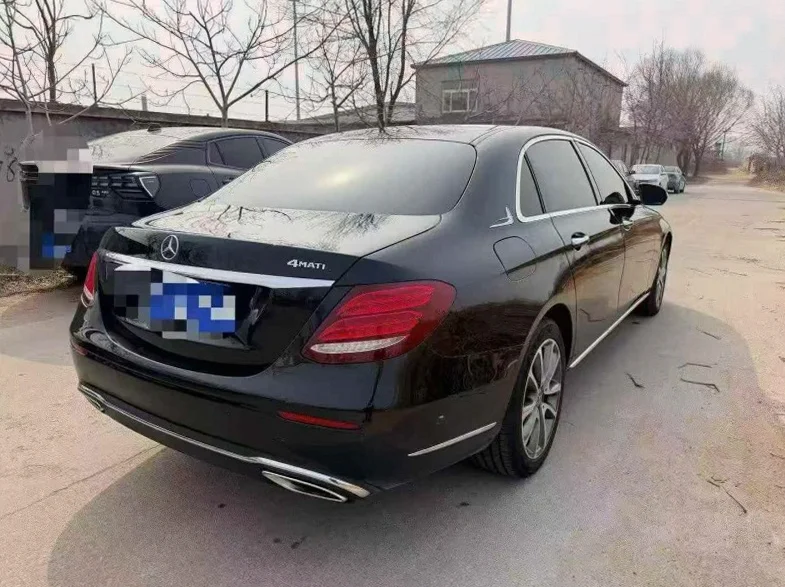 奔驰E 内饰前排