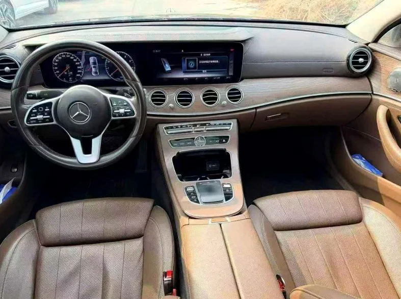 奔驰E 后面外观三