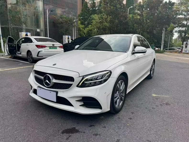 奔驰C 正面外观二