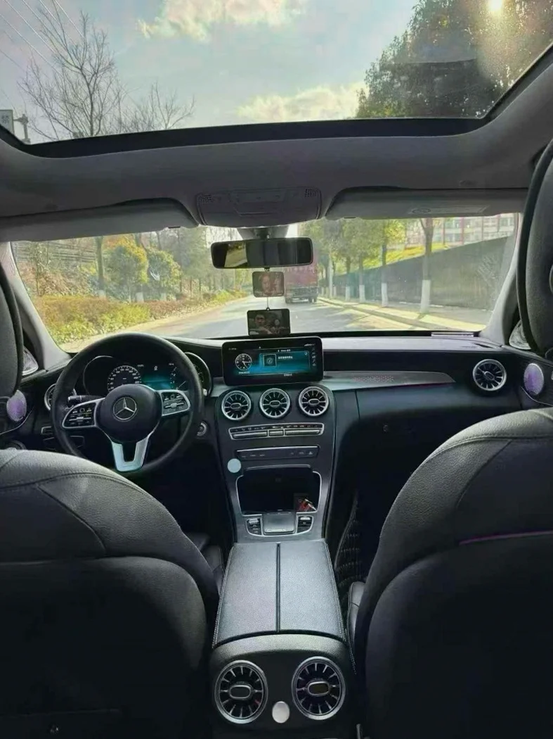 奔驰C 后面外观一