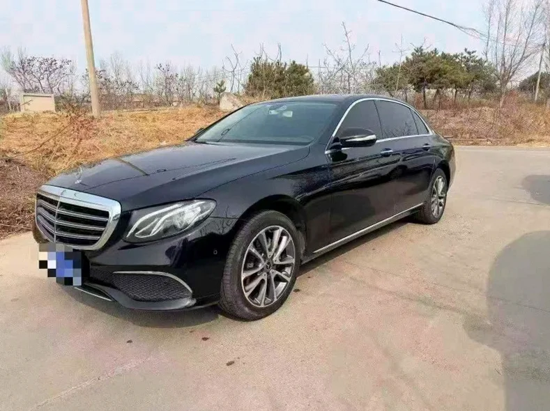 奔驰E 正面外观三