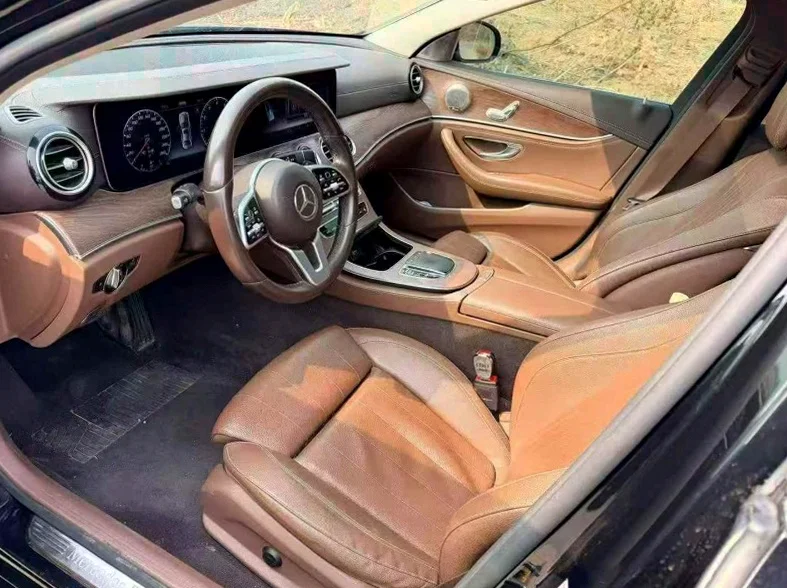 奔驰E 后面外观二