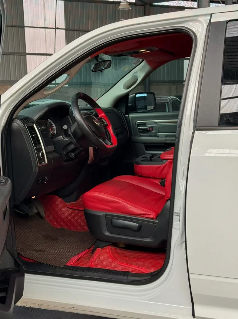 道奇公羊 后面外观一