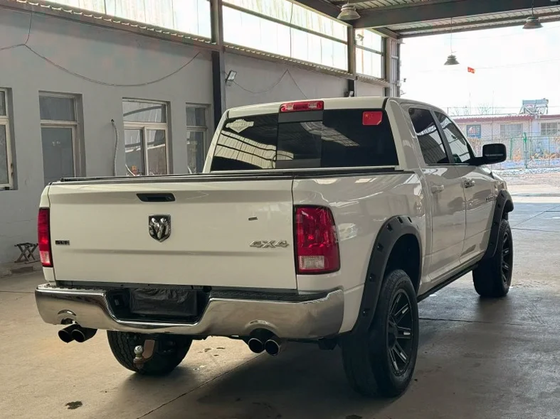 道奇公羊 后面外观二